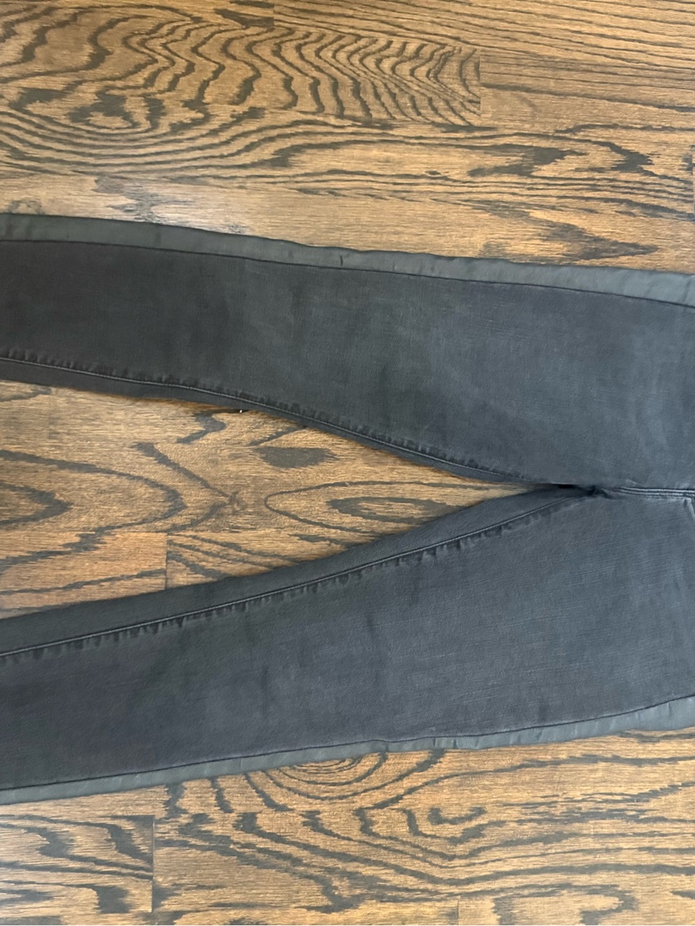 Frame Denim Wmen’s Skinny Jeans in Charcoal Black